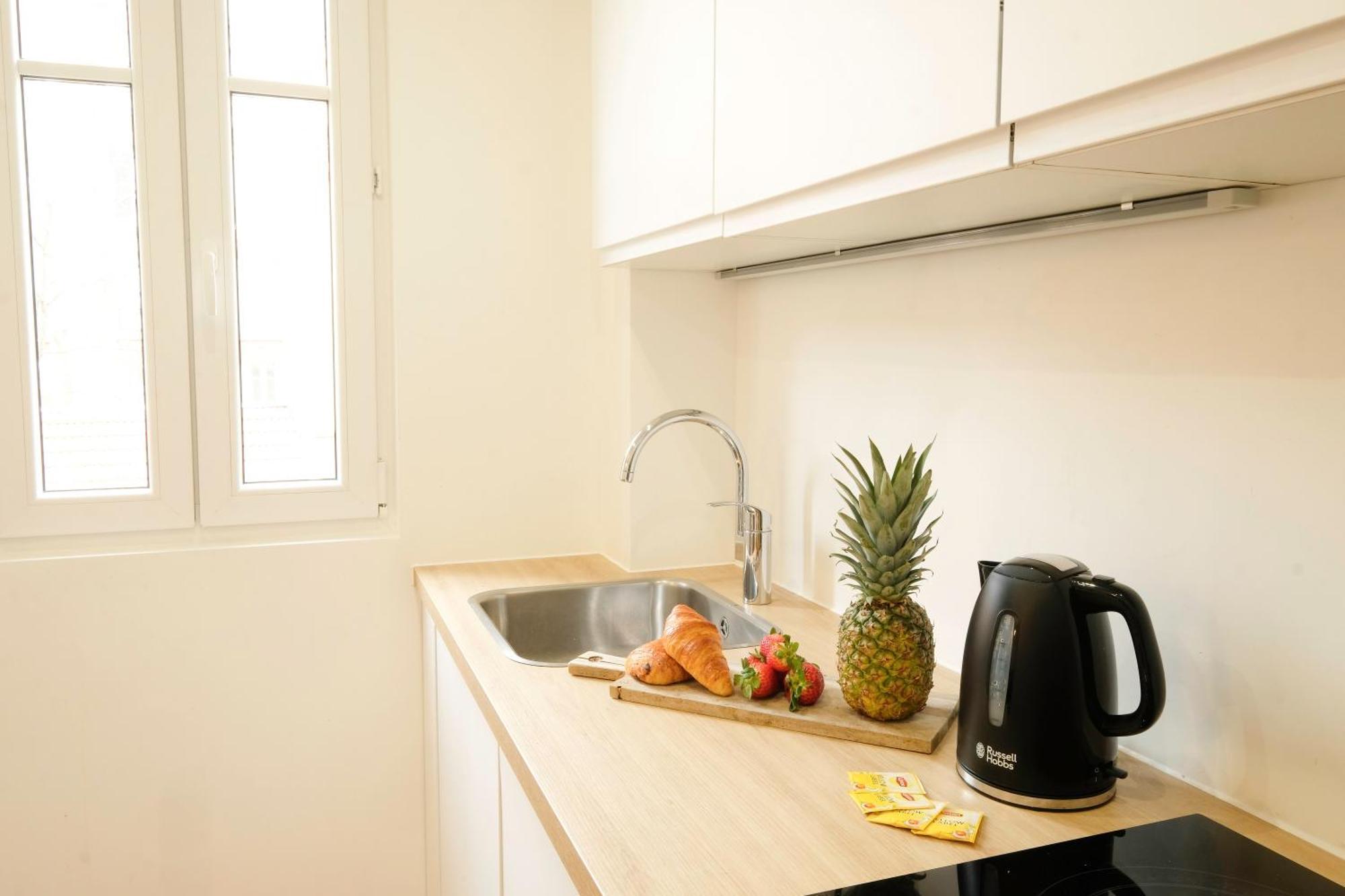 Le Dantzig - Expo, Metro Convention Paris